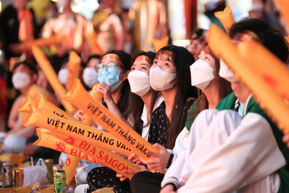Truyền thông Thái Lan chế giễu CĐV Việt Nam ăn mừng như thể vô địch