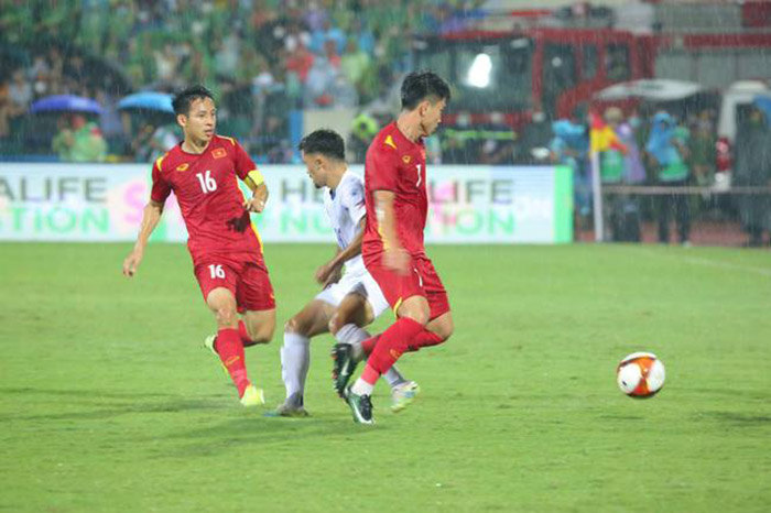 Tuyển Việt Nam bị cầm hòa, Ronaldo đối mặt với tương lai về nước ngay sau vòng bảng 1