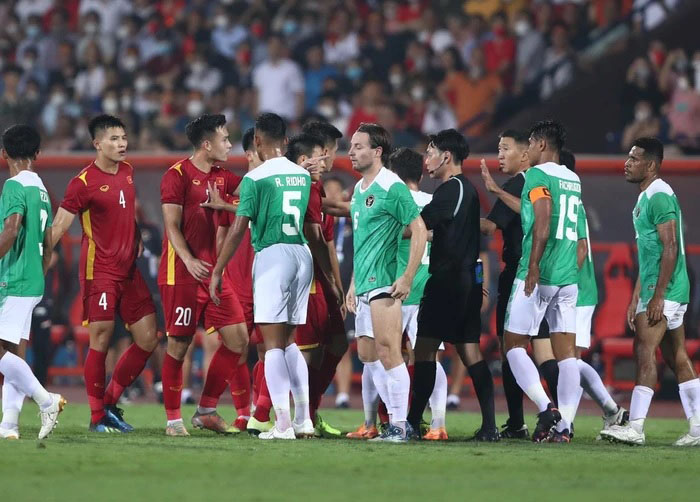 Tuyển Việt Nam bị cầm hòa, Ronaldo đối mặt với tương lai về nước ngay sau vòng bảng 2