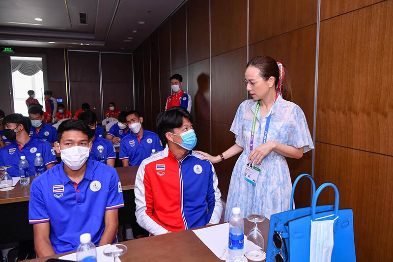 Nữ tỷ phú Madam Pang chia tay U23 Thái Lan