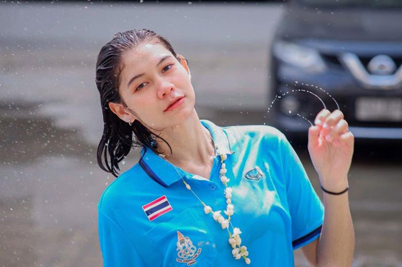 Nhan sắc mê đắm của hot girl cầu mây Thái Lan