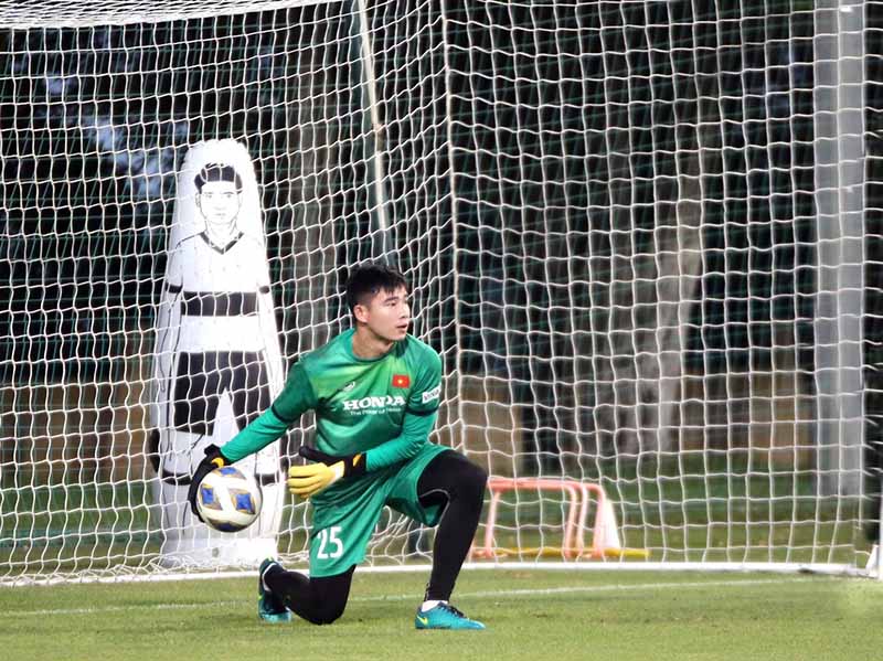 Nhan sắc xinh xắn, ưa nhìn của bạn gái thủ môn Quan Văn Chuẩn