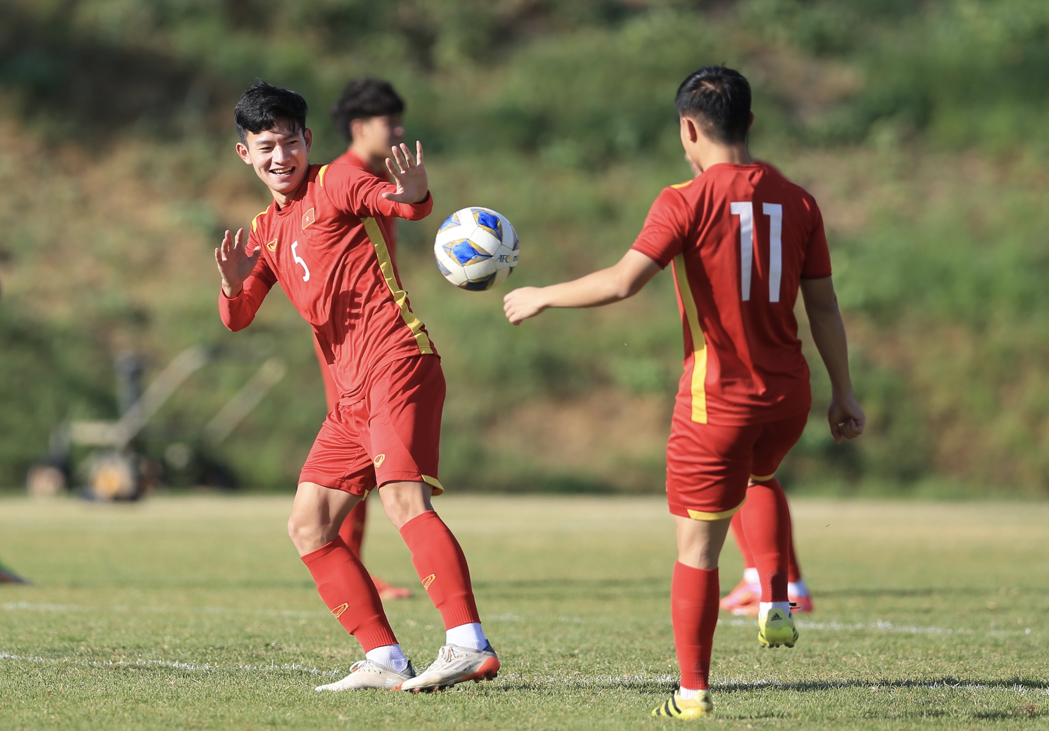 Cầu thủ U23 Việt Nam đến tập muộn vì ngủ quên, toàn đội “lạc” sang sân tập của Thái Lan 4