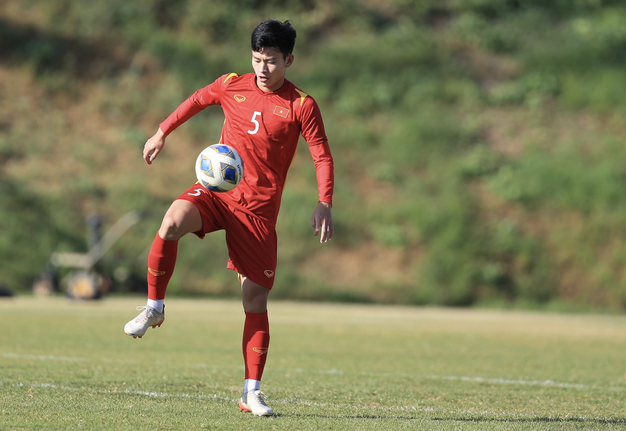 Cầu thủ U23 Việt Nam đến tập muộn vì ngủ quên, toàn đội “lạc” sang sân tập của Thái Lan 5