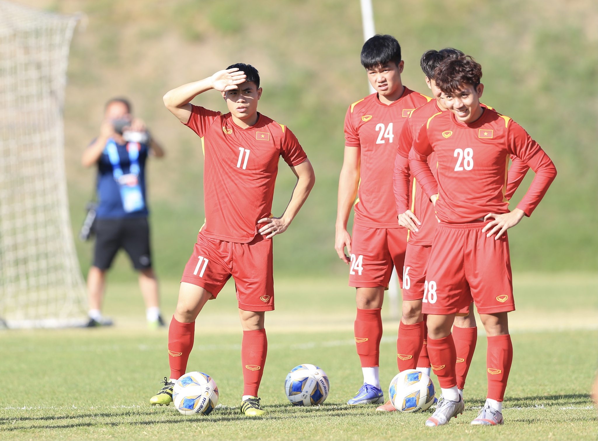 Cầu thủ U23 Việt Nam đến tập muộn vì ngủ quên, toàn đội “lạc” sang sân tập của Thái Lan 1