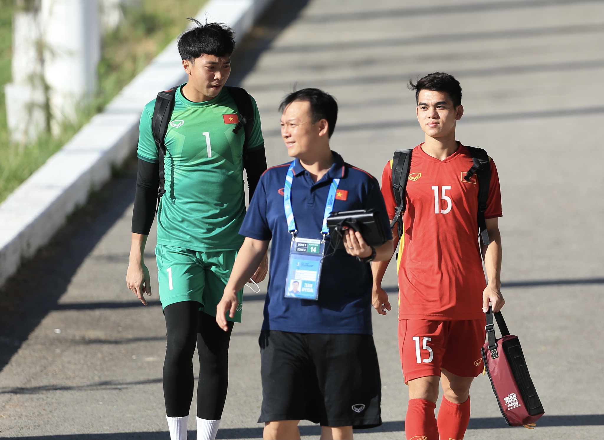 Cầu thủ U23 Việt Nam đến tập muộn vì ngủ quên, toàn đội “lạc” sang sân tập của Thái Lan 3