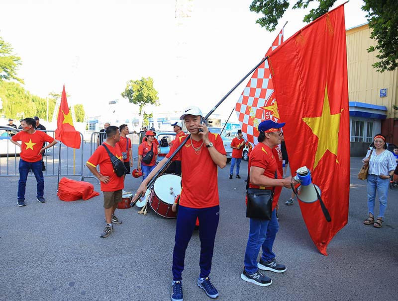 U23 Thái Lan vừa thủng lưới, CĐV báo tin cho U23 Việt Nam ngay tại sân