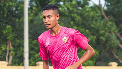 Hà Tĩnh cho trung vệ Việt Kiều cao gần 2m thử việc, từng là học viên lò Barca