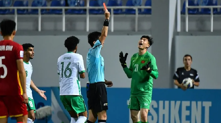 Trọng tài Nhật Bản xử nặng tay U23 Việt Nam một cách khó hiểu