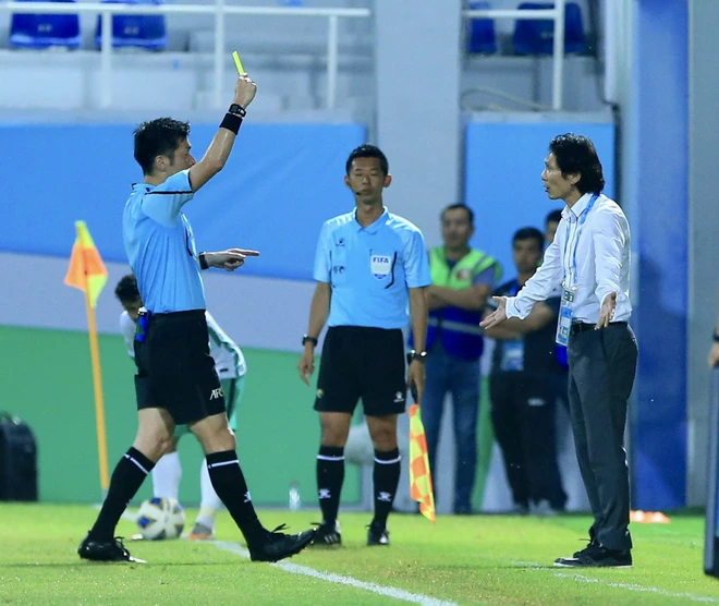 Trọng tài Nhật Bản xử nặng tay U23 Việt Nam một cách khó hiểu