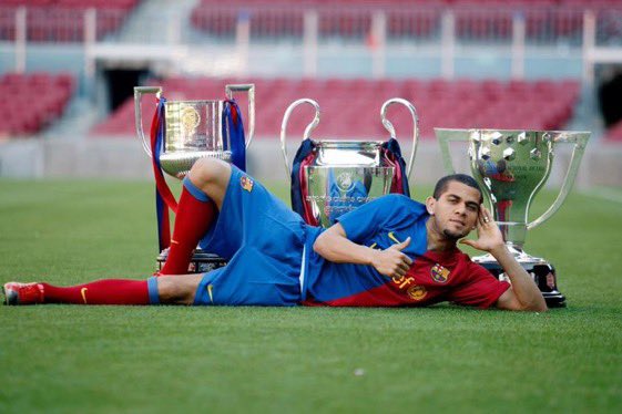 Bức tâm thư đẫm nước mắt của Dani Alves ngày chia tay Barcelona 2