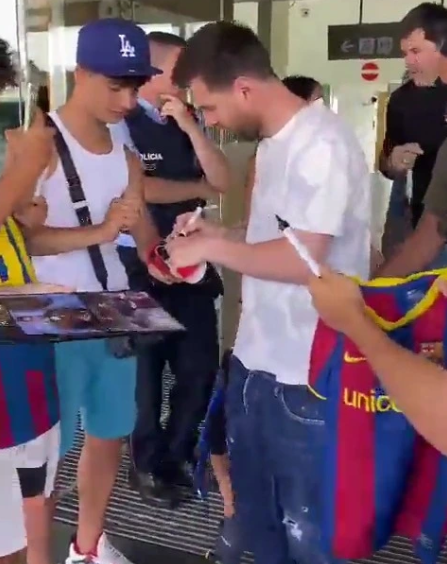 Messi được chào đón nồng nhiệt trong ngày trở lại Barcelona