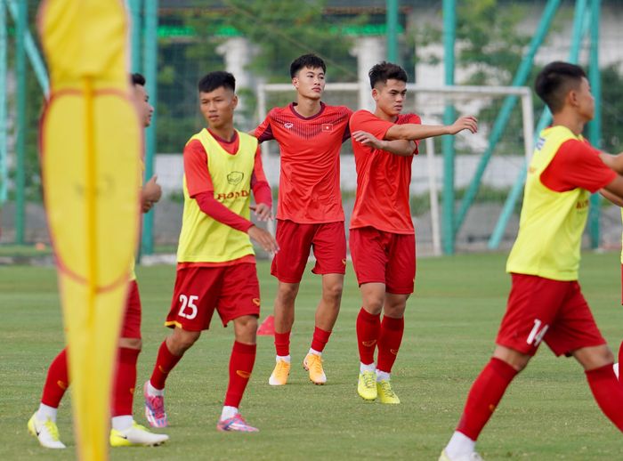 U19 Việt Nam ra mắt thủ môn Việt kiều cao gần 2m, nói cực sõi Tiếng Việt 1