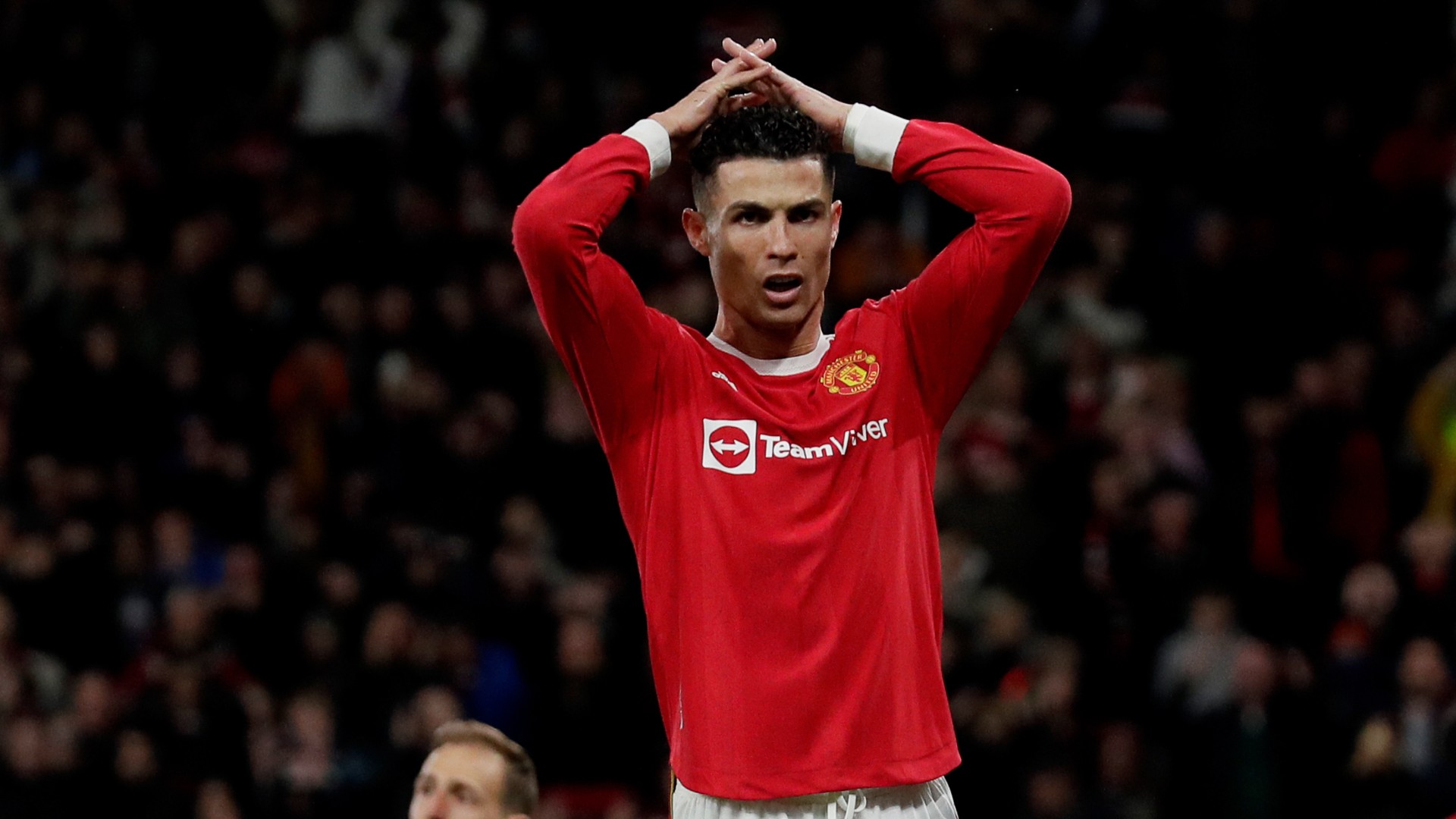 Ronaldo muốn rời Man United ngay trong hè này 