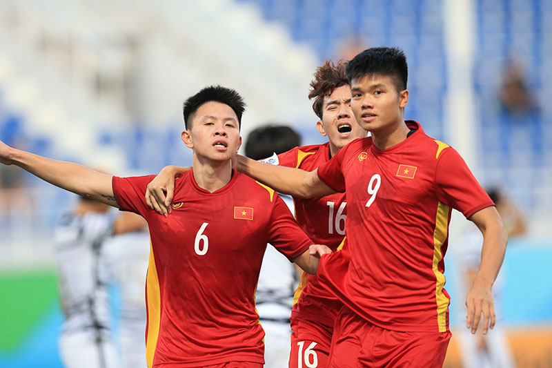 Vũ Tiến Long gãy xương sườn sau khi trở về từ VCK U23 châu Á 2022