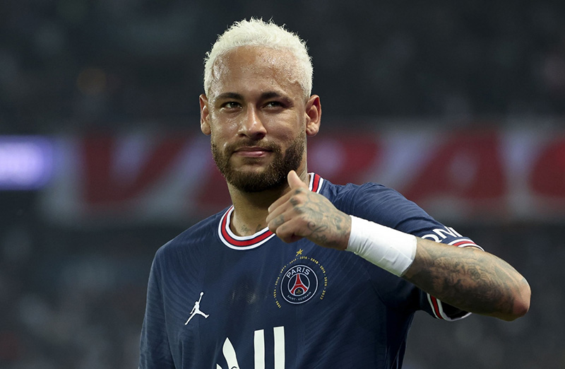 Neymar tung chiêu "độc" khiến PSG muốn bán cũng không xong