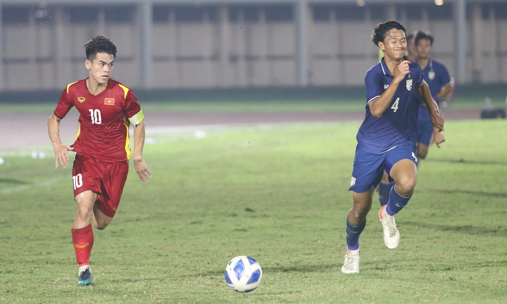 Chanathip Songkrasin đăng đàn “săm soi” đội trưởng U19 Việt Nam