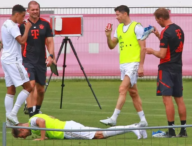 Lewandowski rệu rã khi tập luyện cùng với Bayern Munich