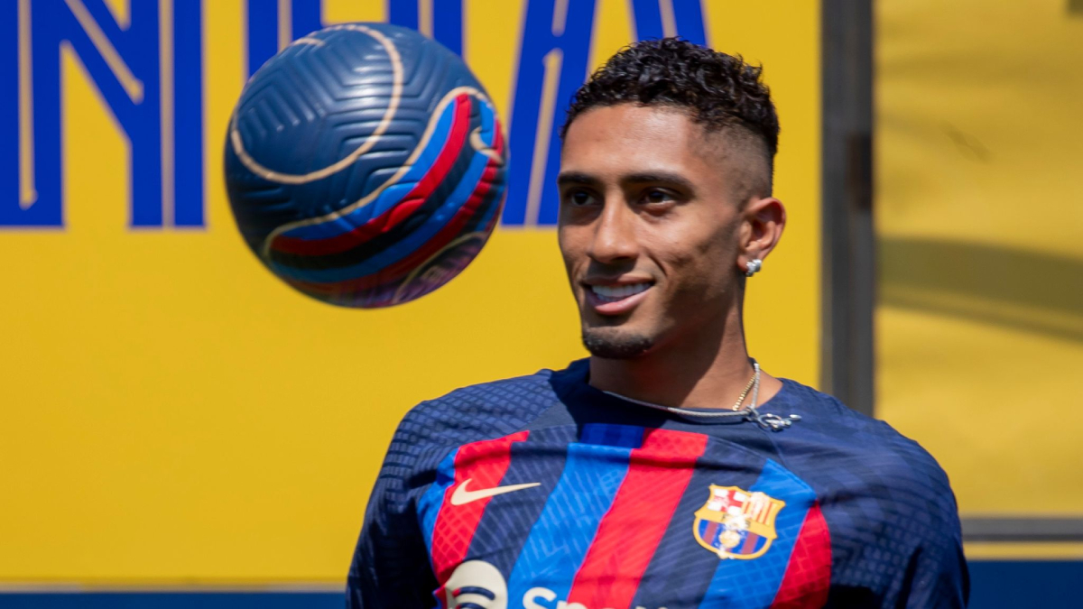 HLV Bayern Munich mỉa mai Barcelona không có tiền vẫn mua được cầu thủ 1