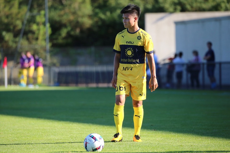 Quang Hải chắc suất đá chính cho Pau FC trong trận đấu đầu tiên tại Ligue 2 1