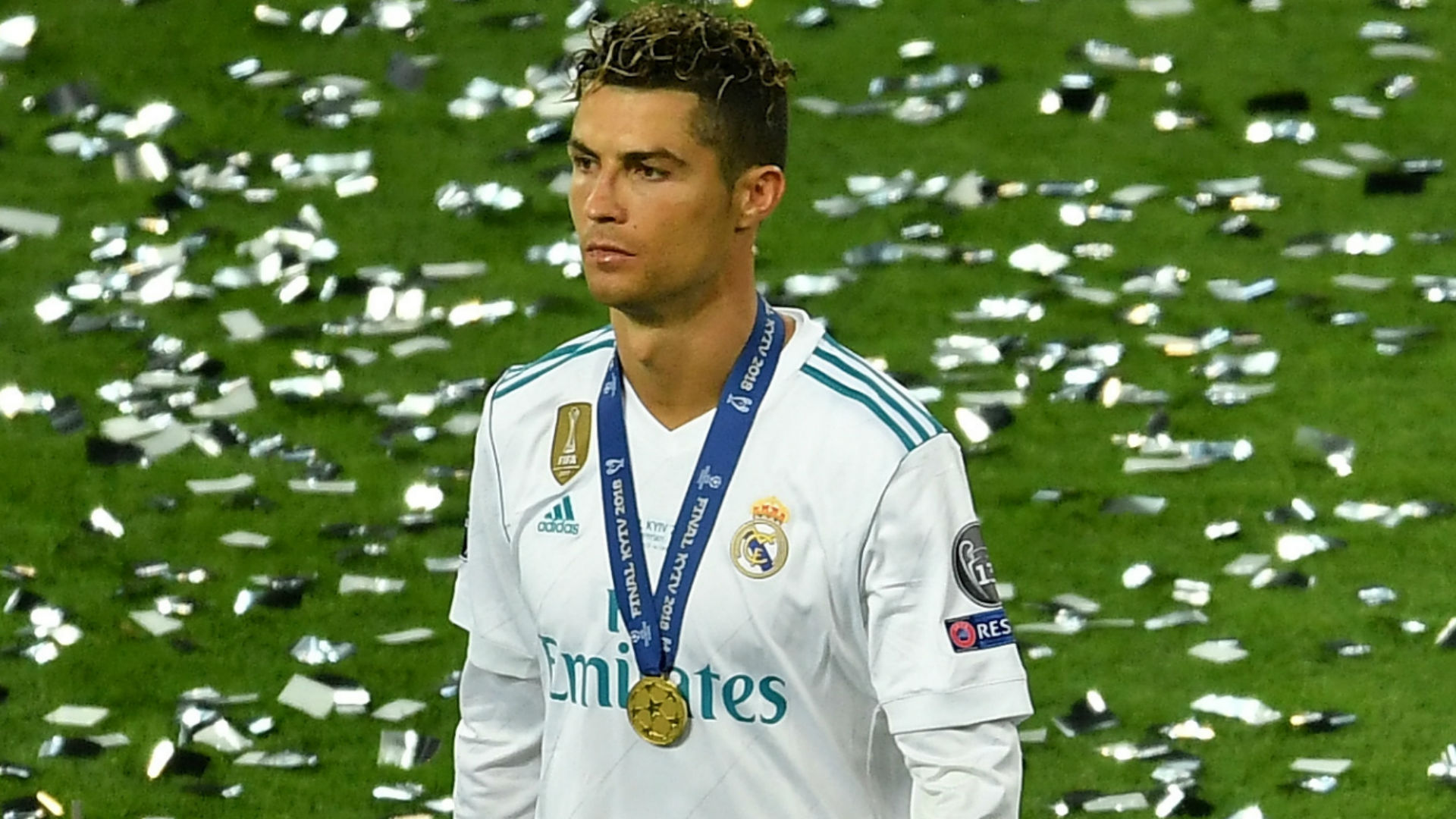 CĐV Atletico biểu tình đòi tẩy chay Ronaldo 2