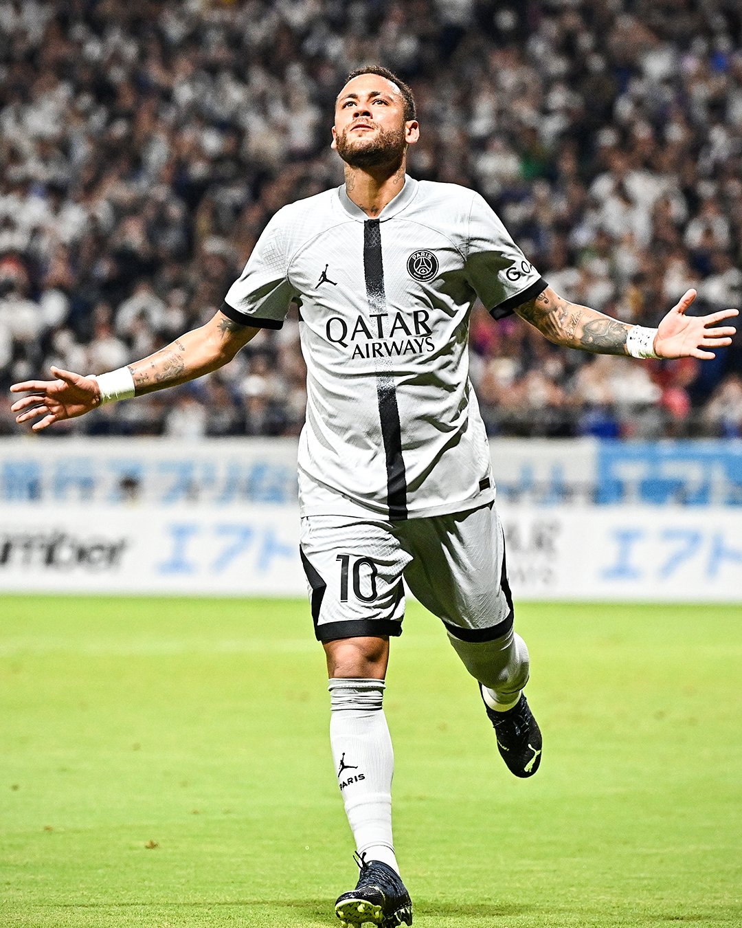 Neymar bị chỉ trích vì “ăn vạ” kiếm phạt đền trong trận giao hữu 4