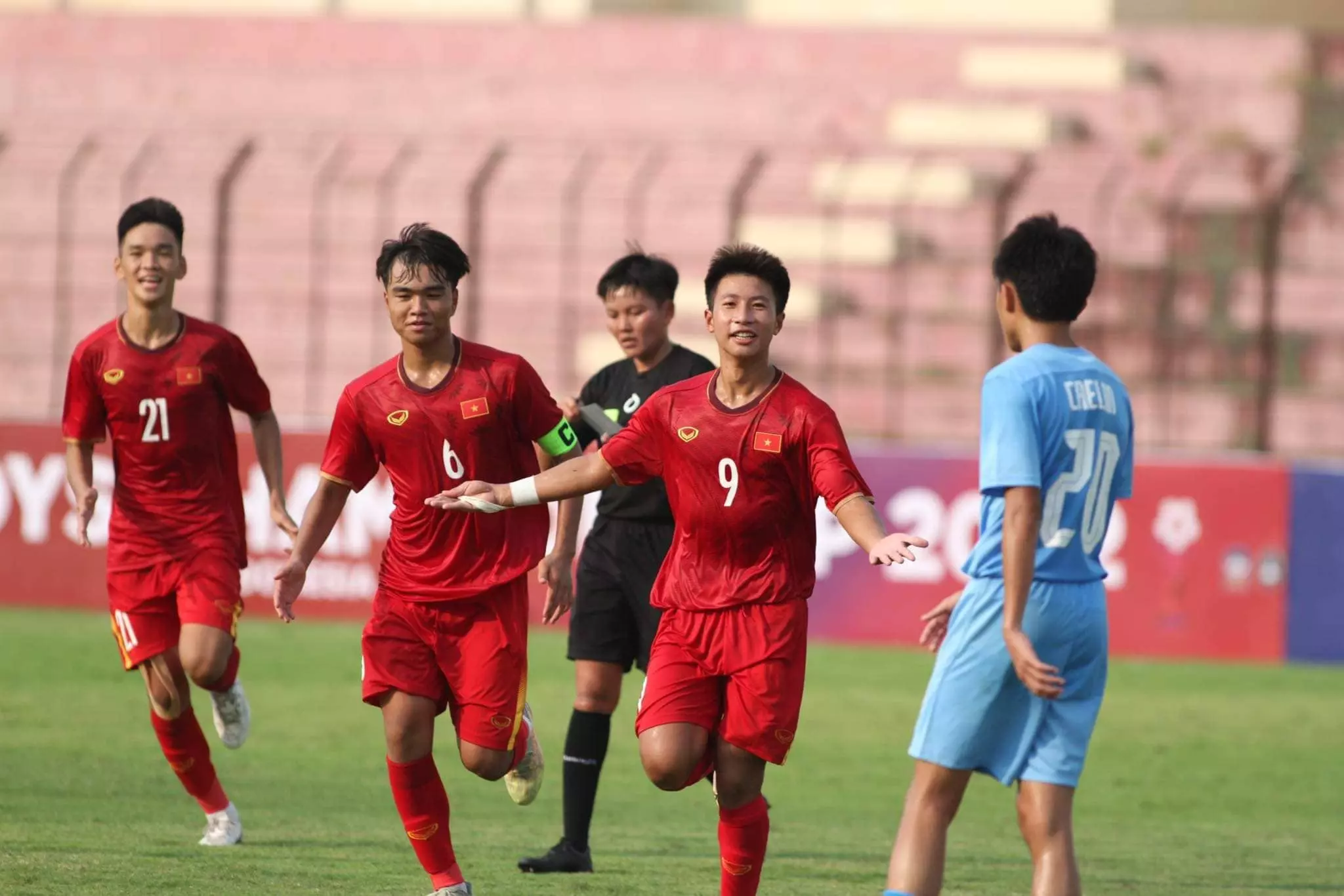 HLV Nguyễn Quốc Tuấn “nắn gân” U16 Việt Nam trước thềm trận đấu với Philippines 1