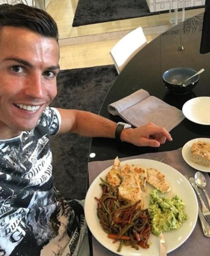 Khám phá thực đơn 6 bữa ăn của Ronaldo