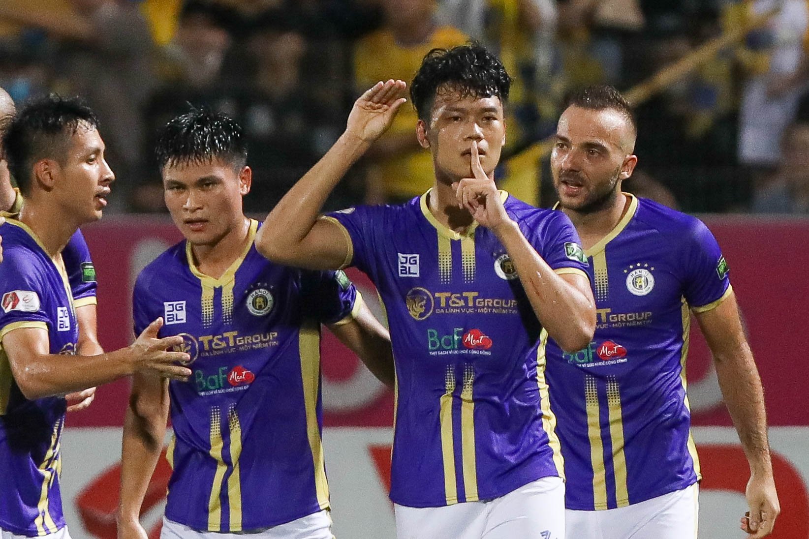 Thành Chung có thể nhận lót tay tiền tỷ nếu gia hạn với Hà Nội FC 1