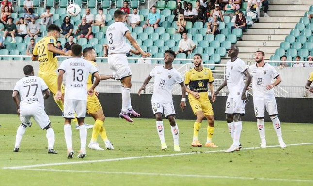 Đội bóng của Quang Hải mất oan quả phạt đền vì Ligue 2 không có VAR