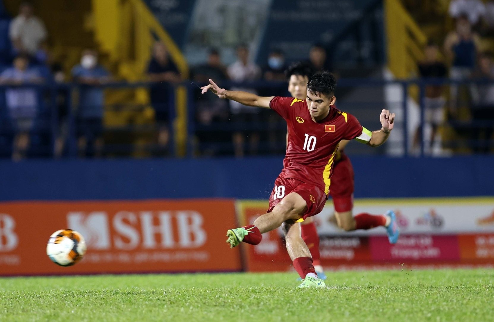 Góc khuất của chàng đội trưởng U19 Việt Nam 2