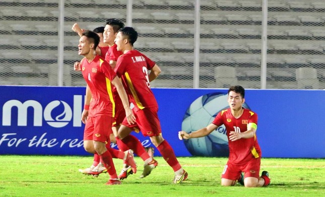 Chứng kiến U19 Việt Nam đánh bại Thái Lan, báo Trung Quốc ngậm ngùi