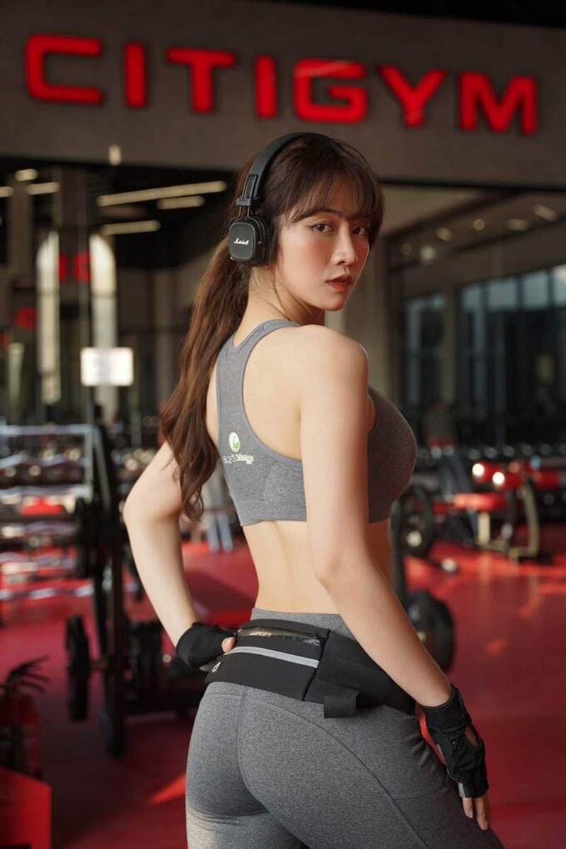 Dừng chân top 10 Hoa hậu, Lê Bống quay lại làm "hot girl phòng gym" với thân hình nóng bỏng