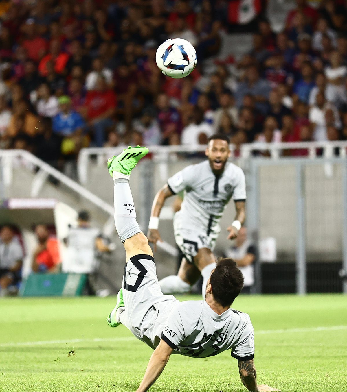 Thái độ của Messi trên sân tập khiến HLV PSG ngạc nhiên 1