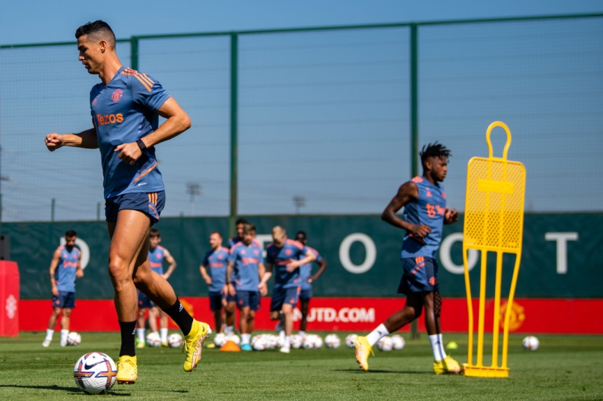 Ronaldo báo tin vui tới NHM MU trước cuộc đối đầu với Brentford