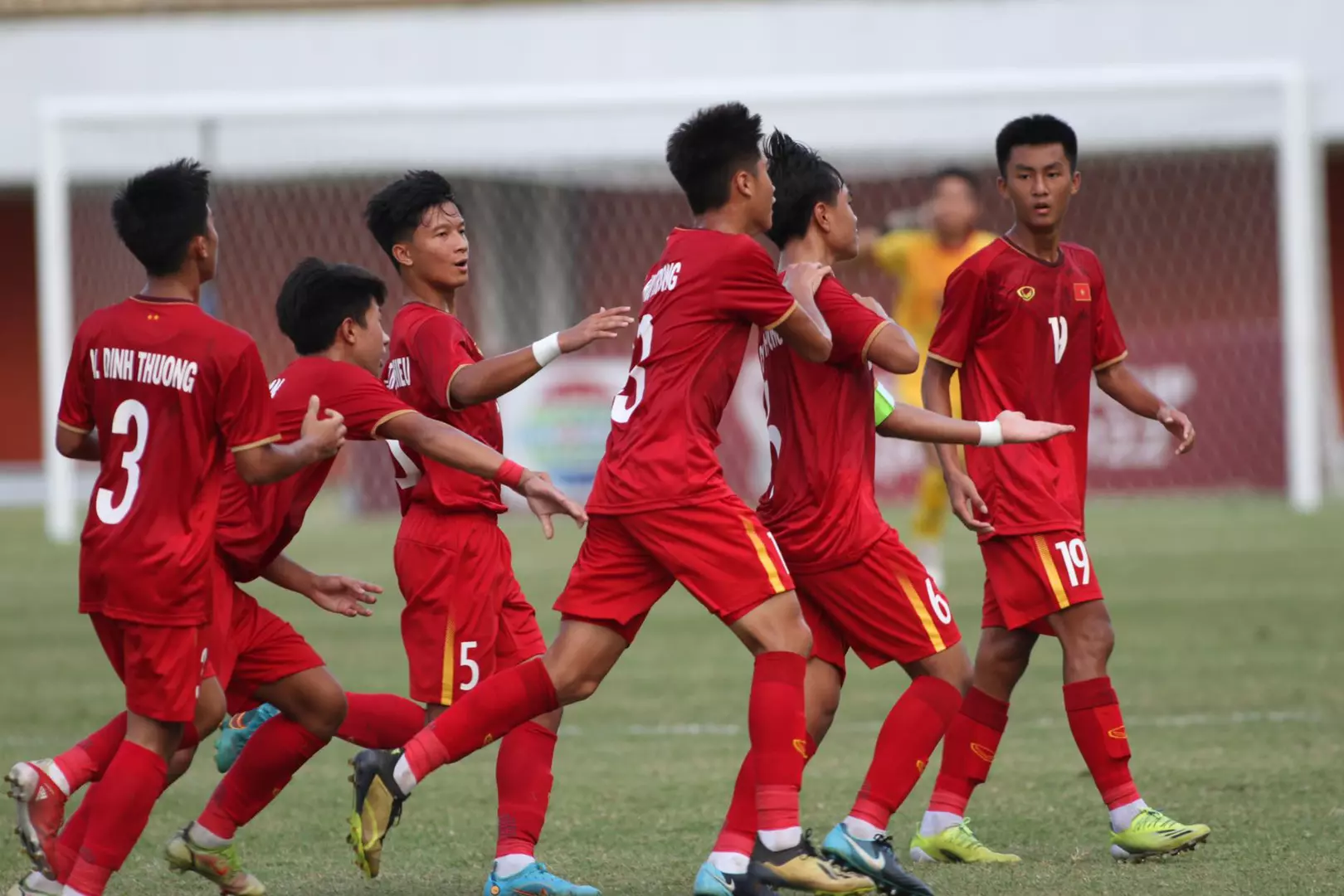 HLV U16 Việt Nam đề nghị được bảo vệ vì sợ CĐV Indonesia tấn công 2