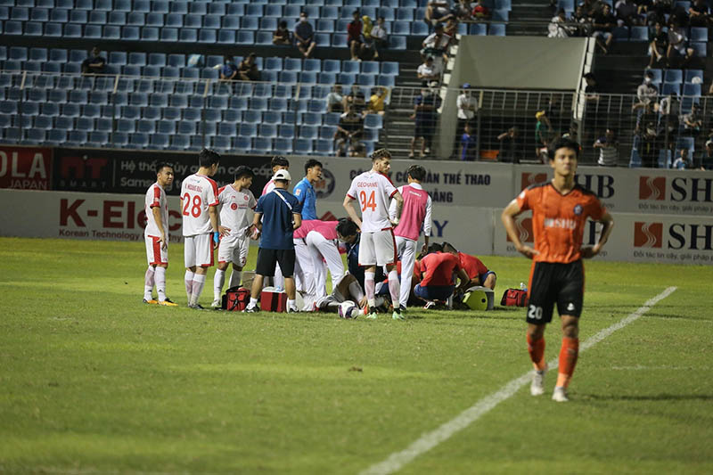Thanh Bình bị gãy chân, nghỉ hết phần còn lại của V-League 2022