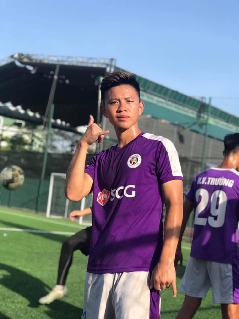Hà Nội gửi quân xuống giải Hạng Nhất sau khi vô địch lượt đi V-League 2