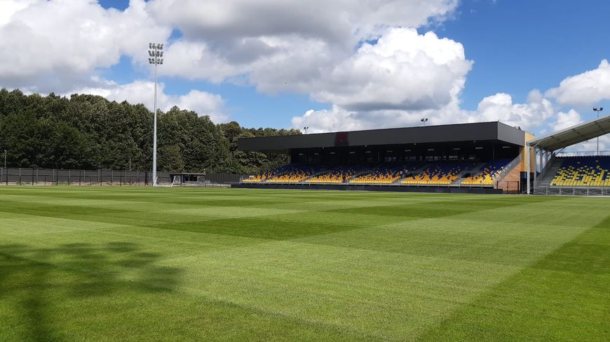 Sân nhà của Pau FC có mặt cỏ xịn nhất thế giới 