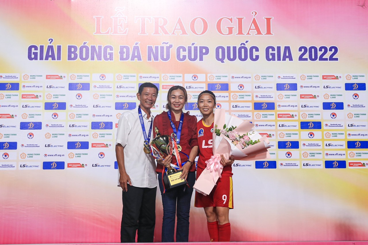 Tiền đạo Huỳnh Như chính thức gia nhập CLB Bồ Đào Nha