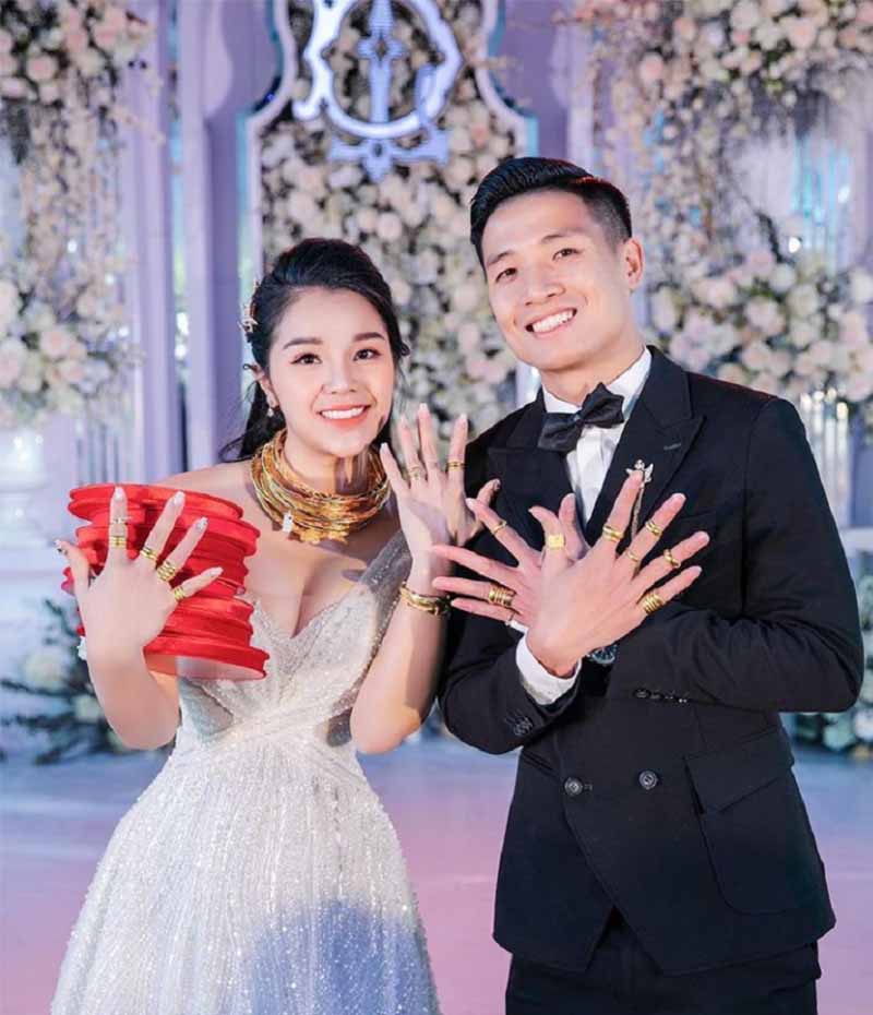 Những cặp đôi hạnh phúc nhất trong làng bóng đá Việt Nam