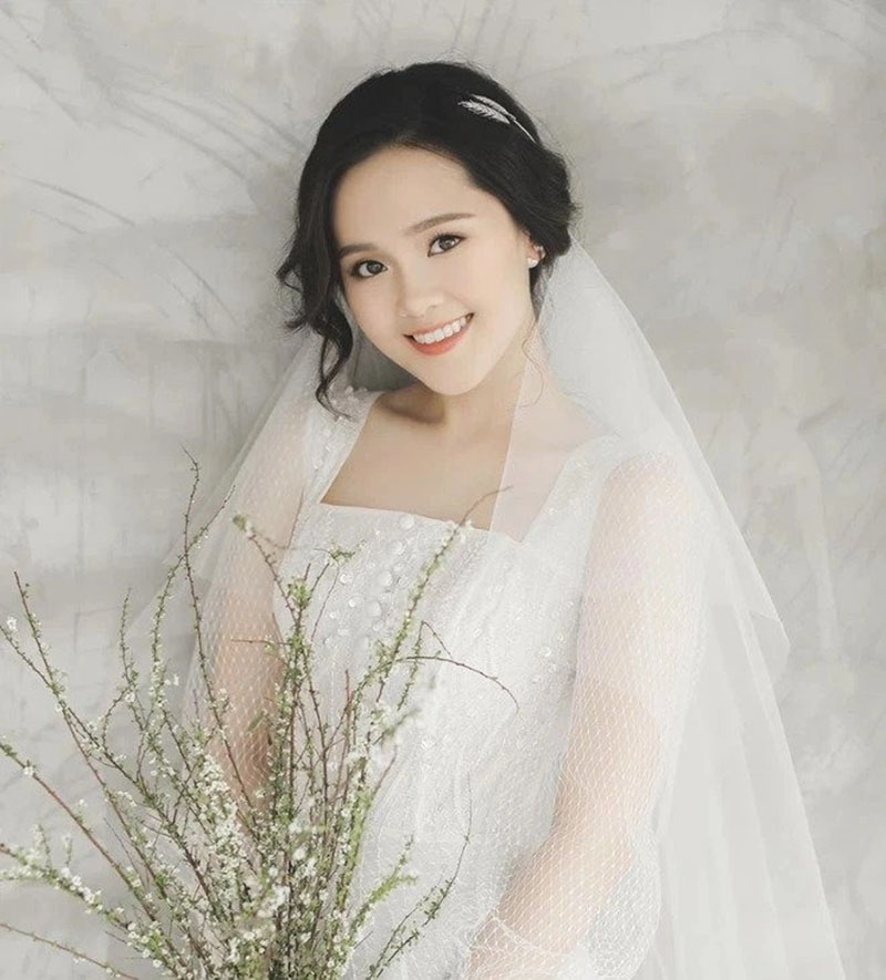 Vợ và bạn gái cầu thủ Hà Nội: Mỗi người một vẻ, mười phân vẹn mười