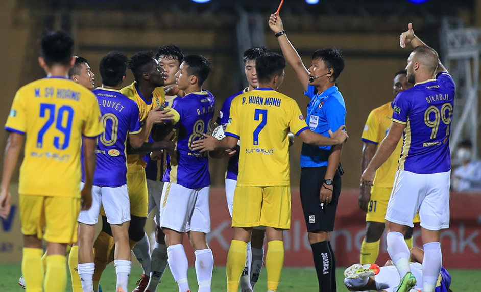 SLNA có thể cản đường Hà Nội FC và cứu rỗi V-League 2022? 