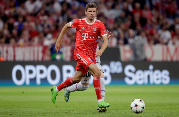Muller bị trộm trong khi cùng Bayern đánh bại Barcelona