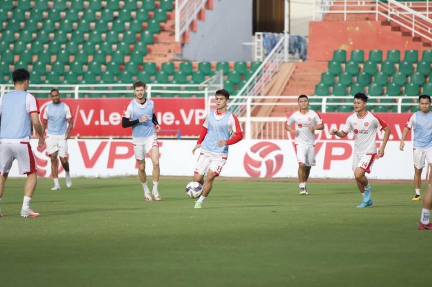 Tích cực tập luyện, “của hiếm” của bóng đá Việt Nam, người kế thừa Quang Hải ra mắt V-League tối nay? 1
