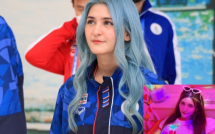 Nữ game thủ eSports Thái Lan nổi bật với mái tóc xanh