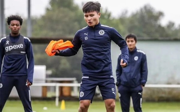 Quang Hải được đồng đội tại Pau FC đánh giá cao
