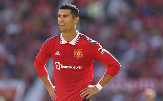 Động thái bất ngờ của Ronaldo sau khi bị NHM Man United đuổi đi 