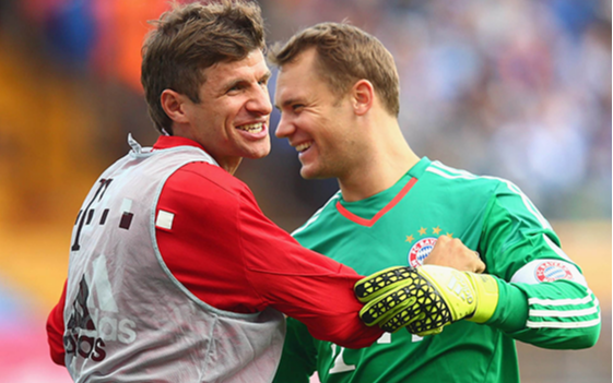 Neuer và Mueller 'tấu hài' trong trận đại thắng của Bayern