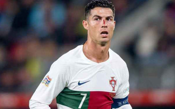Cựu sao Real kêu Ronaldo nên giải nghệ sớm